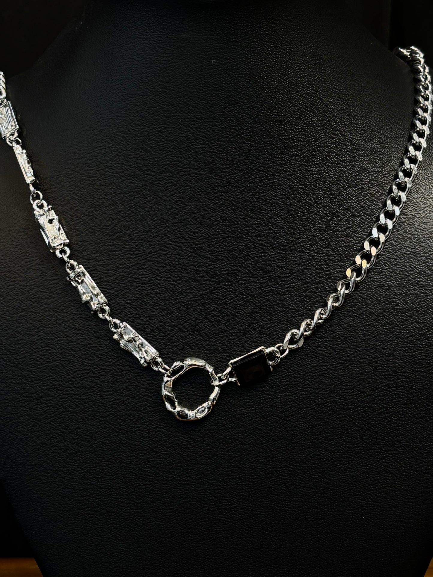 Oblivion Loop Necklace