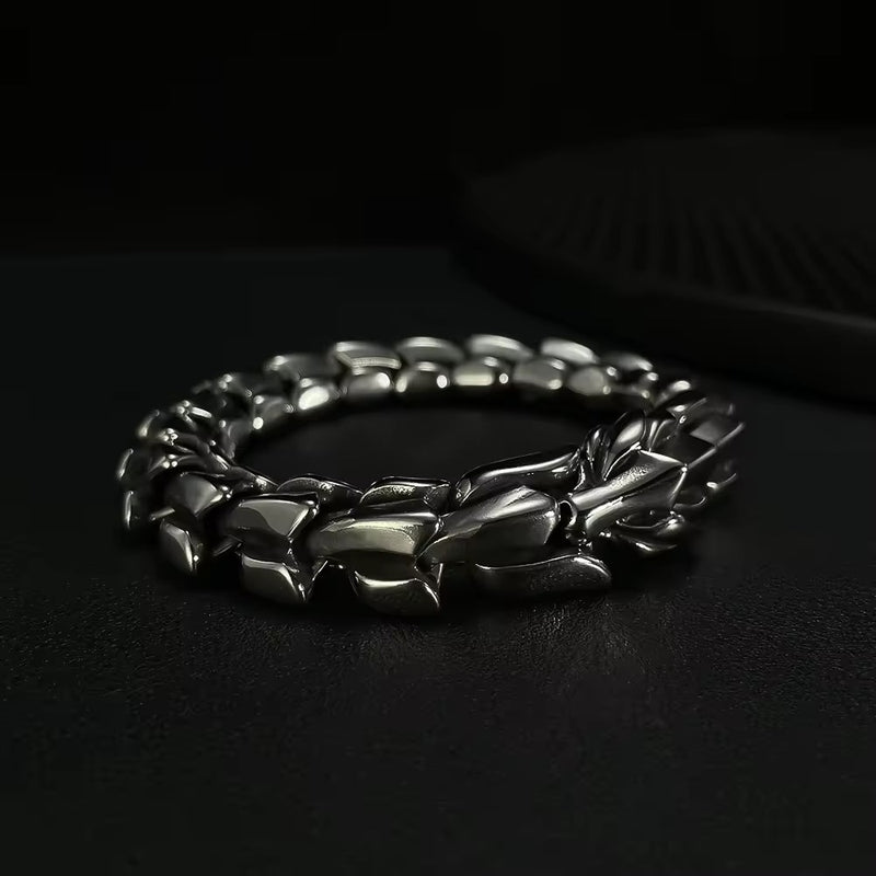 Shadow Fang Bracelet