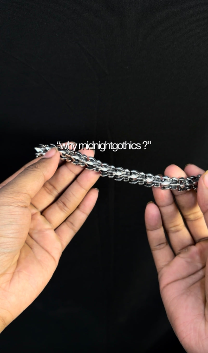 Shadow Fang Bracelet