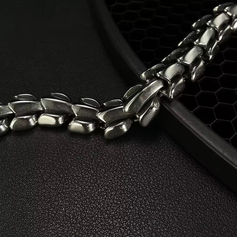 Shadow Fang Bracelet